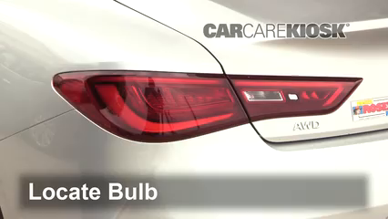 2017 Infiniti Q60 Premium 3.0L V6 Turbo Éclairage Feu clignotant arrière (remplacer l'ampoule)